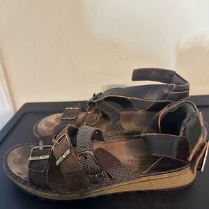 Women's NAOT "Begonia" Gladiator Ankle Strap Wedge SANDALS sz 9.5